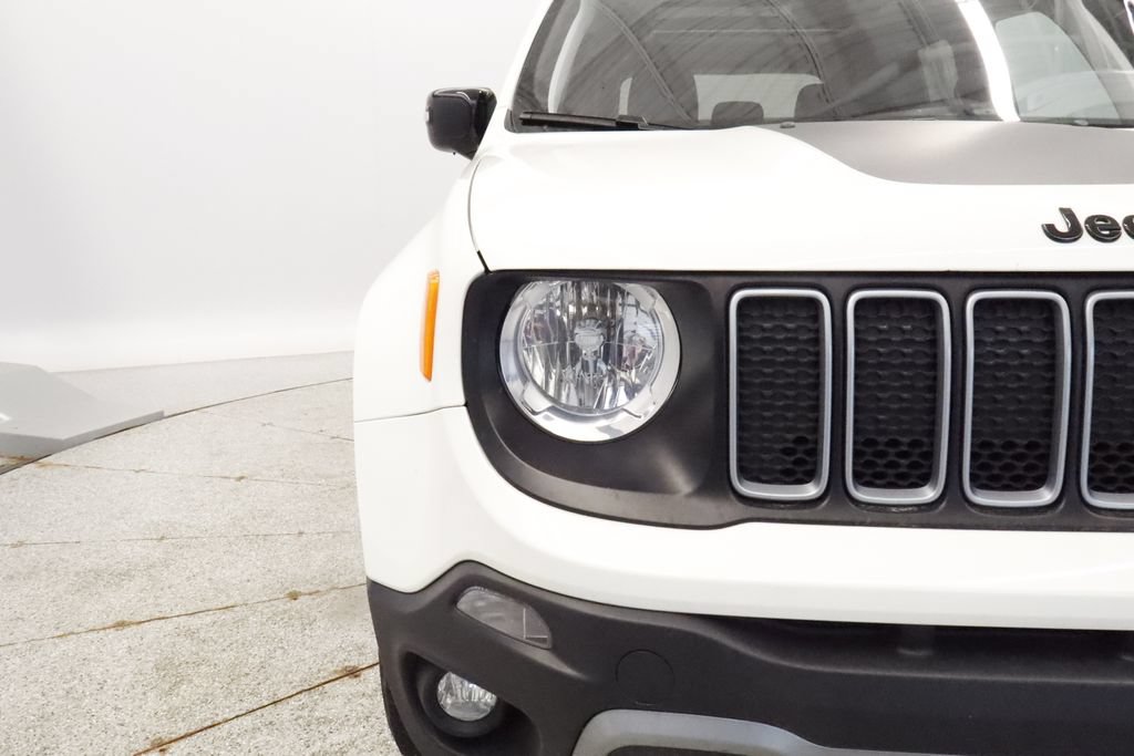Certified 2023 Jeep Renegade Latitude w/ Sun/Sound Group AWD/4WD image 13