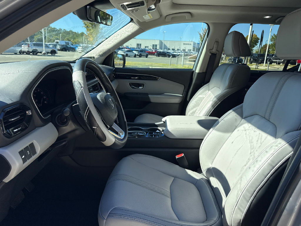 Used 2025 Honda Pilot Touring image 12