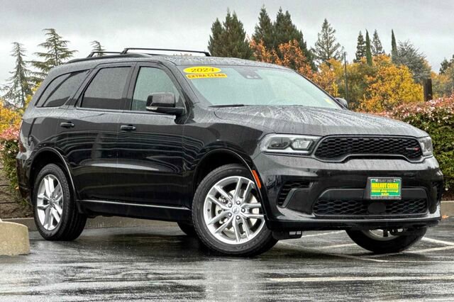 Used 2024 Dodge Durango GT image 2