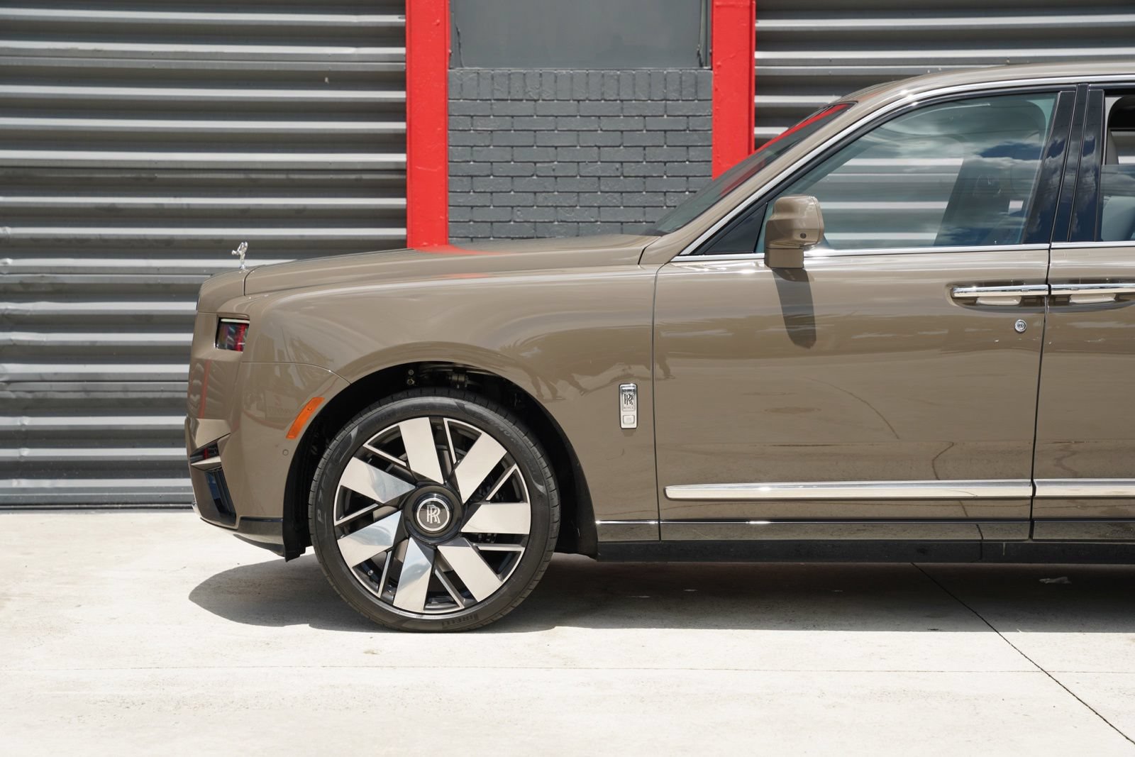 Used 2025 Rolls-Royce Cullinan AWD/4WD image 8