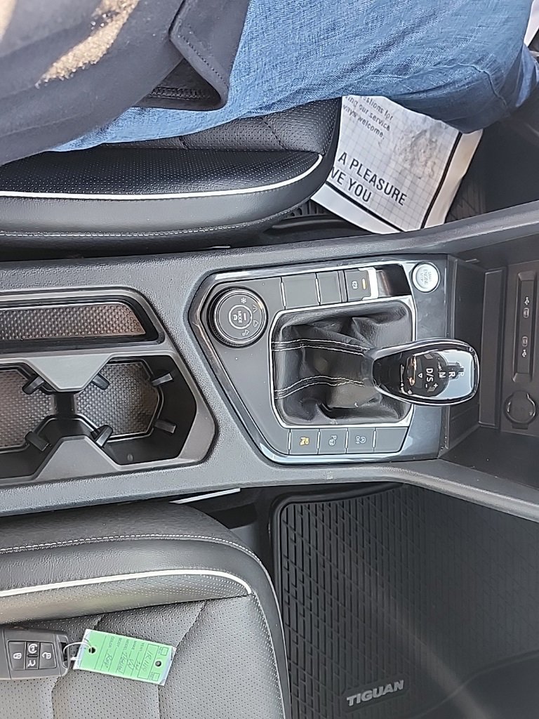 Used 2024 Volkswagen Tiguan SEL R-Line image 32
