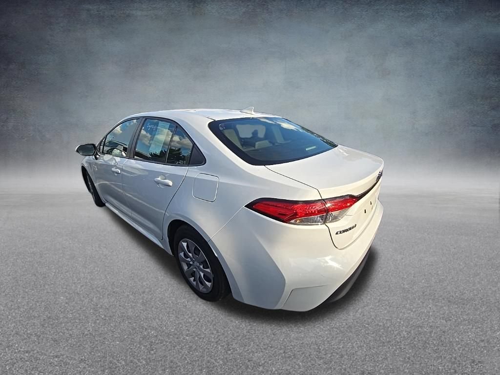 Used 2025 Toyota Corolla LE FWD image 4