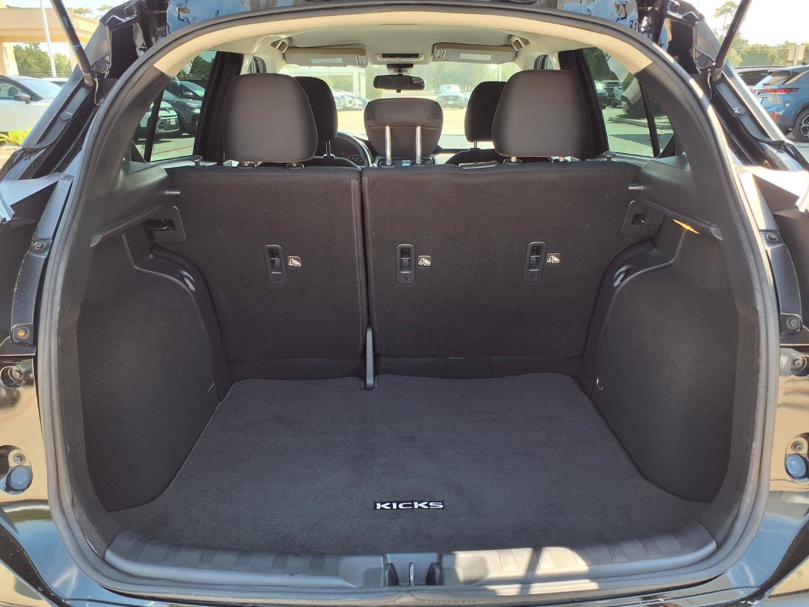Used 2023 Nissan Kicks SR FWD image 8