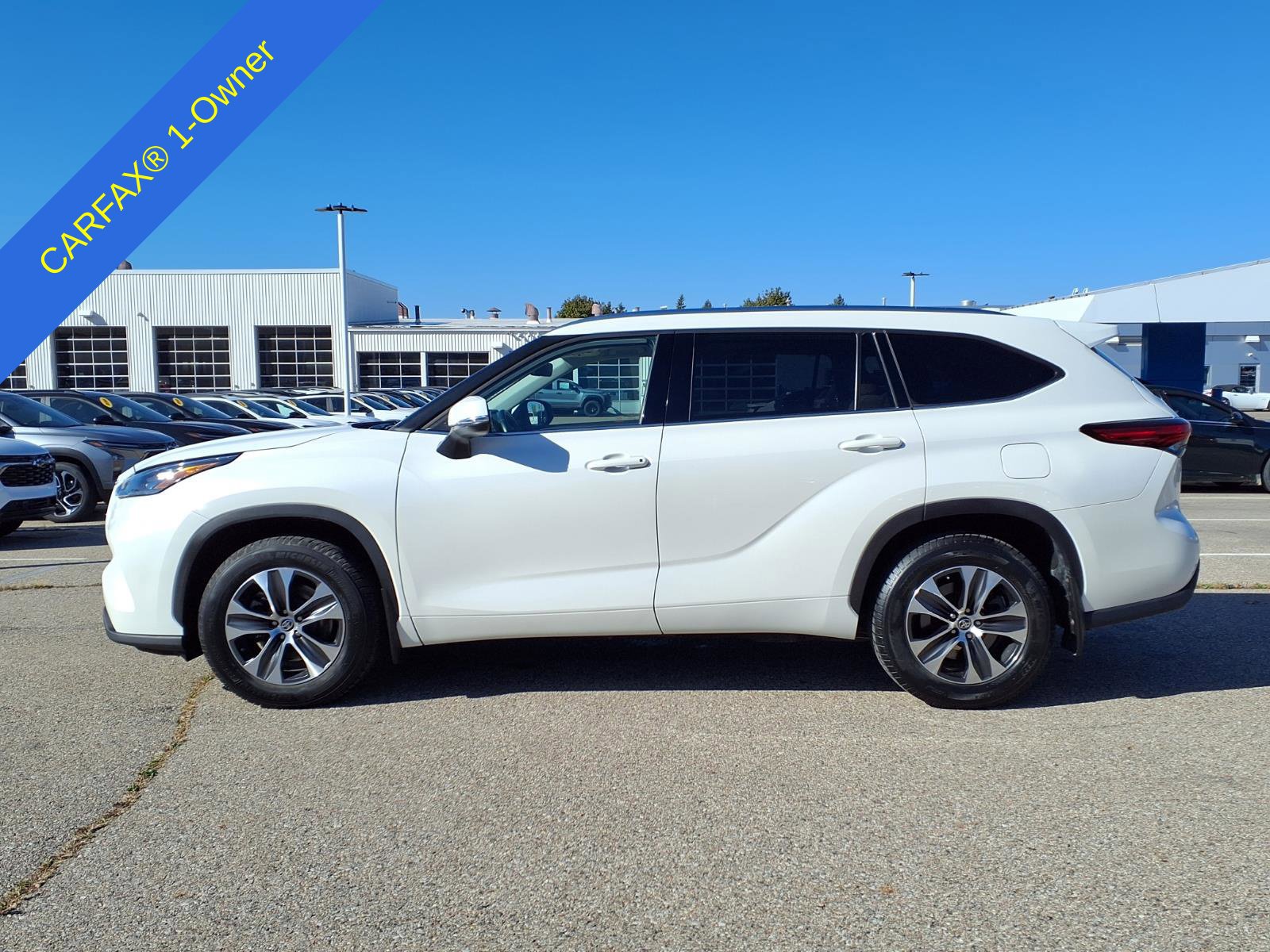 Used 2020 Toyota Highlander XLE AWD/4WD image 9