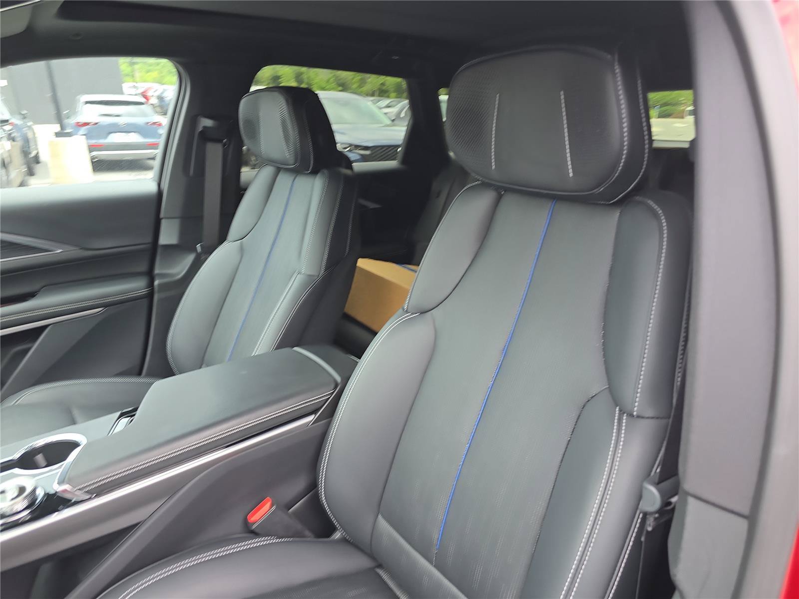 Used 2025 Cadillac Lyriq Luxury w/ LPO, Floor Liner Package AWD/4WD image 18
