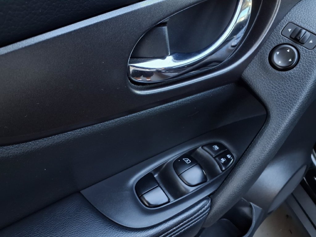 Used 2016 Nissan Rogue S FWD image 17