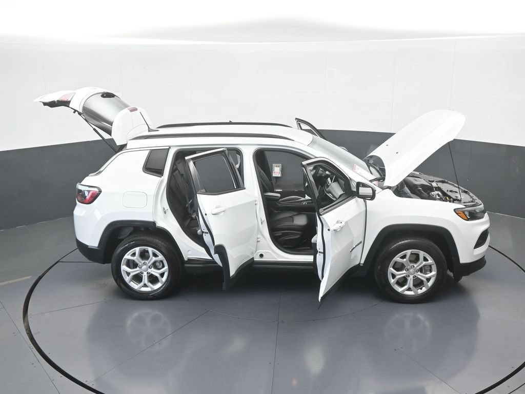 Used 2024 Jeep Compass Latitude AWD/4WD image 64