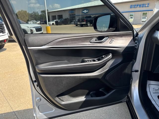 Used 2024 Jeep Grand Cherokee L Limited w/ Luxury Tech Group II AWD/4WD image 13