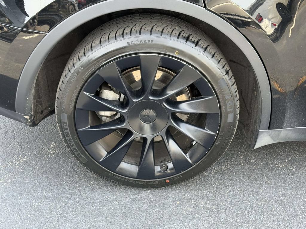 Used 2024 Tesla Model Y Long Range AWD/4WD image 9