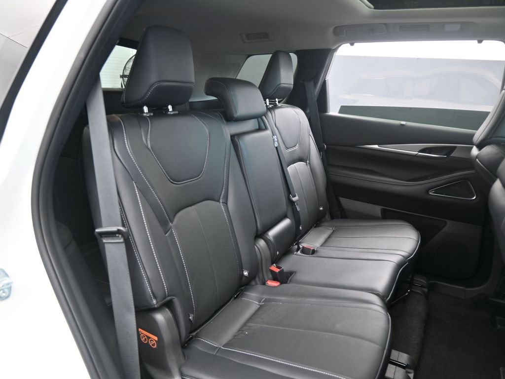 Used 2023 INFINITI QX60 Luxe w/ Performance Audio Package image 38