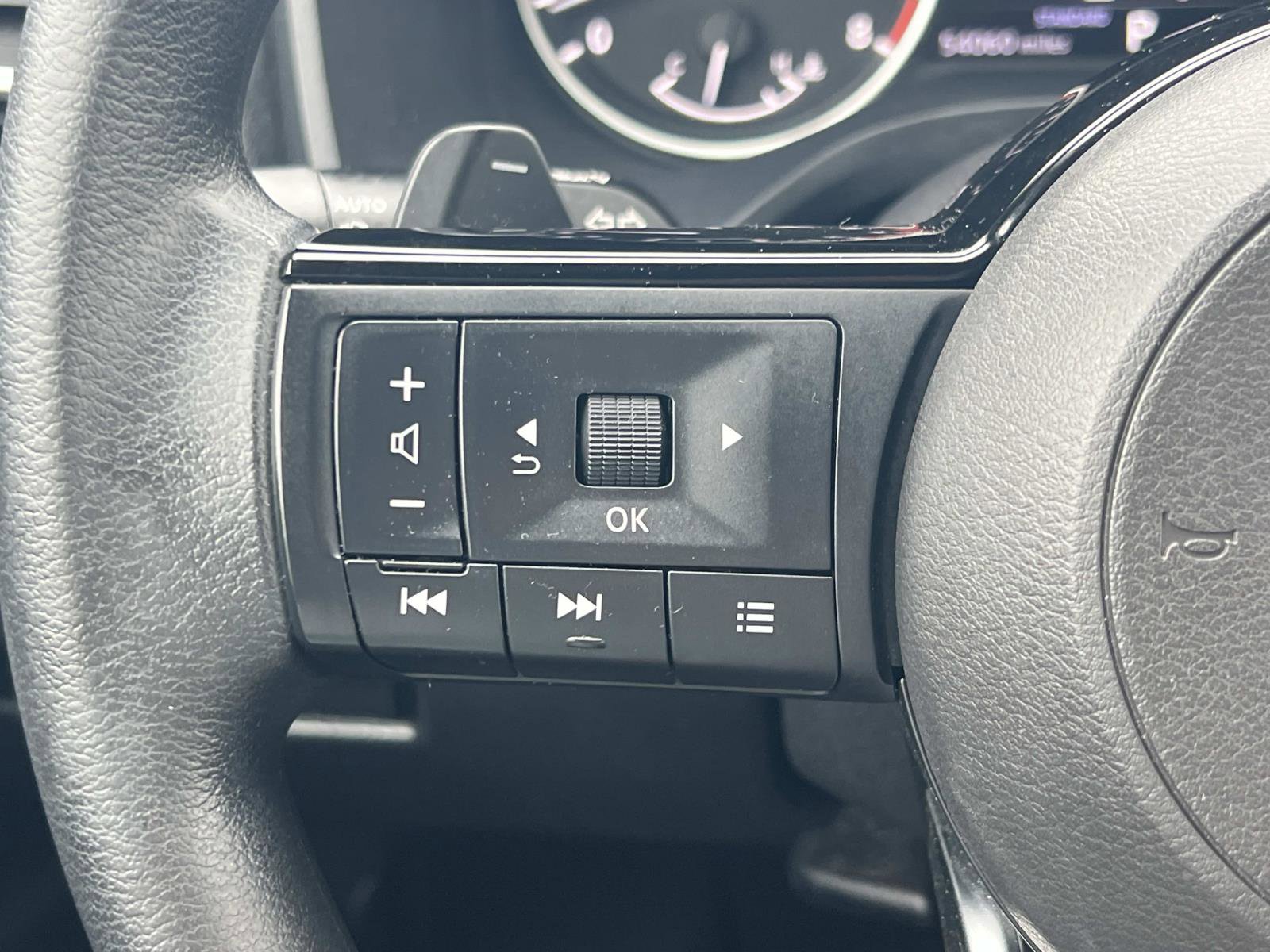 Used 2021 Nissan Rogue SV FWD image 9