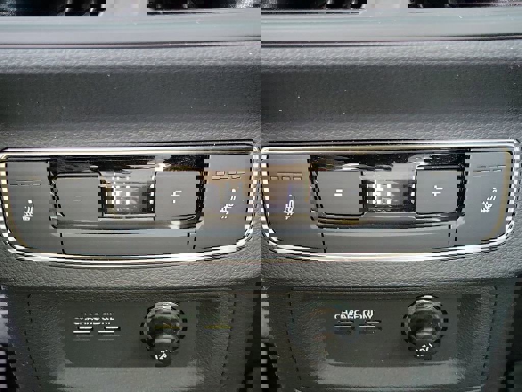 Used 2024 Audi Q5 e Prestige w/ Prestige Package image 16