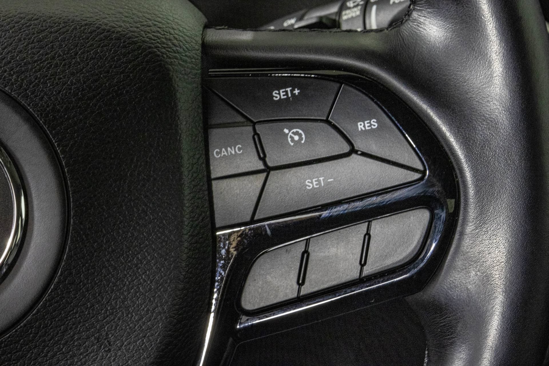 Used 2021 Jeep Cherokee Latitude Plus AWD/4WD image 30