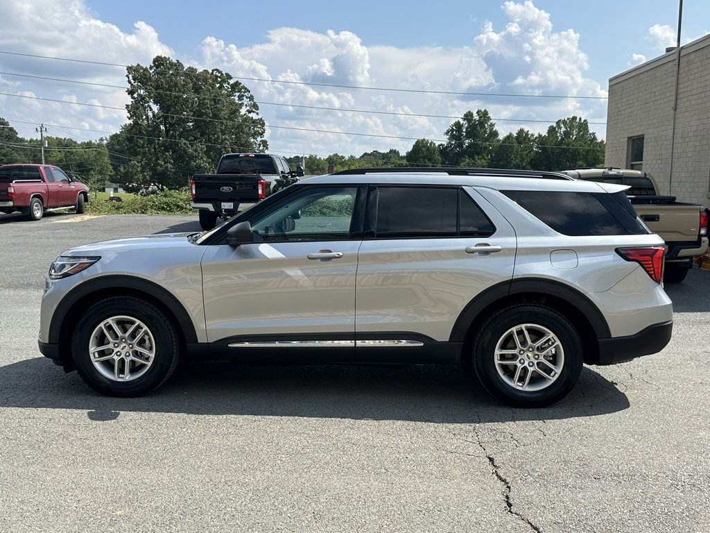 Used 2025 Ford Explorer Active image 3