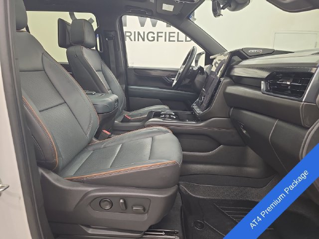 Used 2025 GMC Yukon XL AT4 w/ AT4 Premium Plus Package AWD/4WD image 10