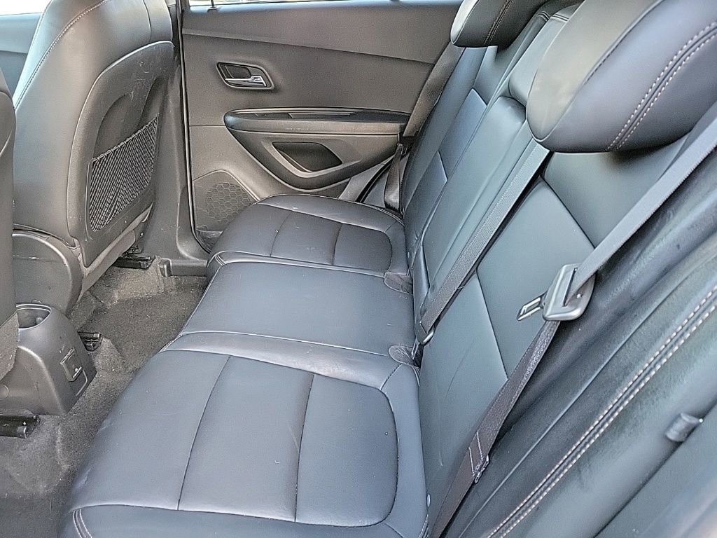 Used 2021 Chevrolet Trax LT w/ Premium Seat Package image 12