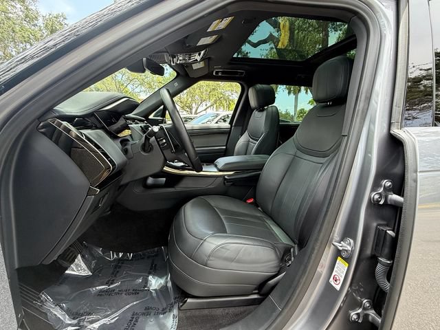 Used 2025 Land Rover Range Rover Sport SE AWD/4WD image 10