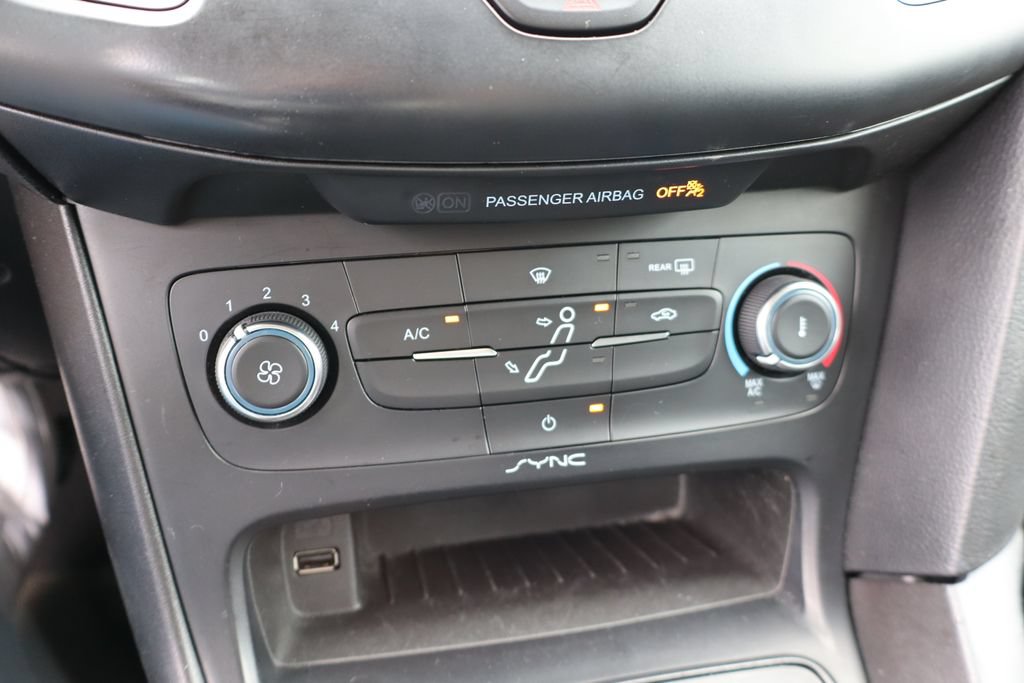 Used 2018 Ford Focus SE FWD image 19