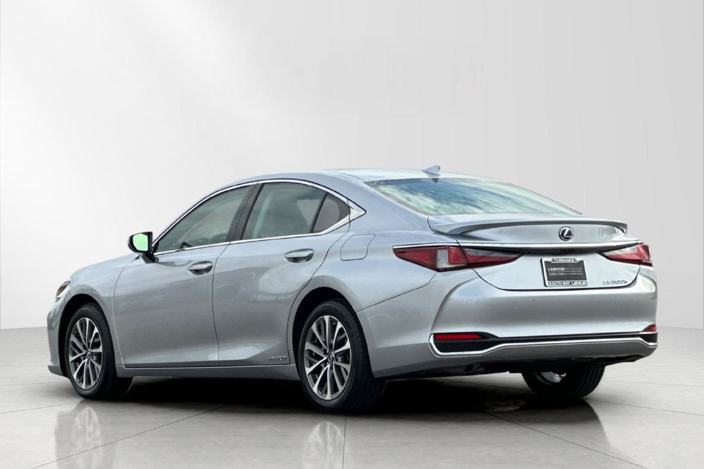 Certified 2022 Lexus ES 300h w/ Premium Package FWD image 4