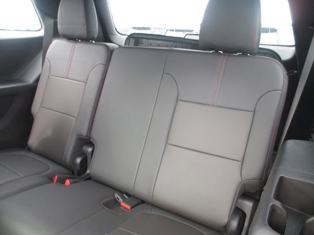Used 2023 Chevrolet Traverse RS AWD/4WD image 22