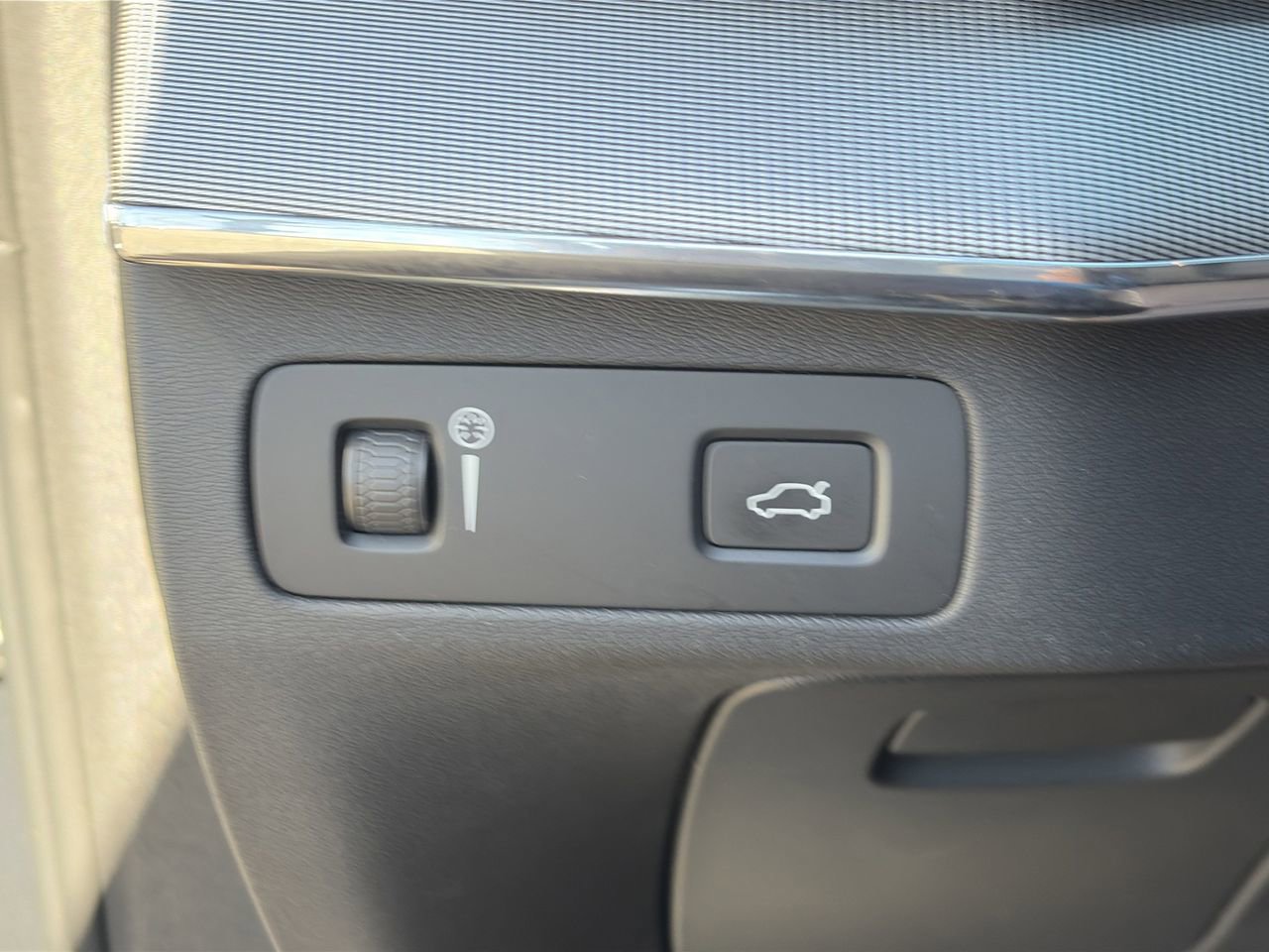 Used 2021 Volvo XC90 T6 R-Design w/ Protection Package Premier image 22