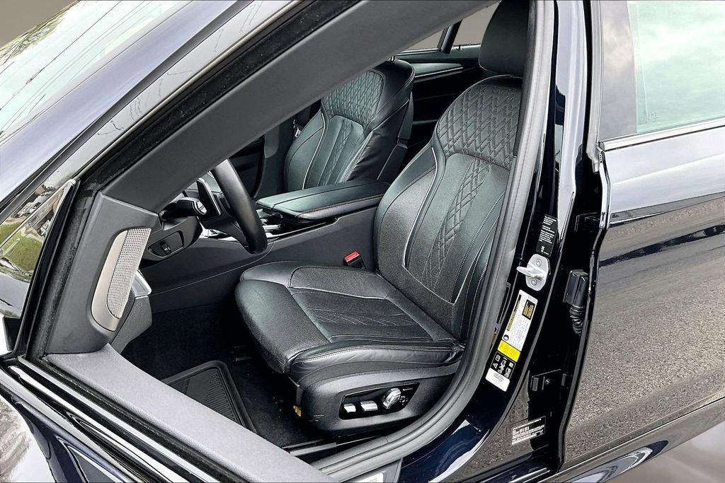 Used 2018 BMW M550i xDrive image 25