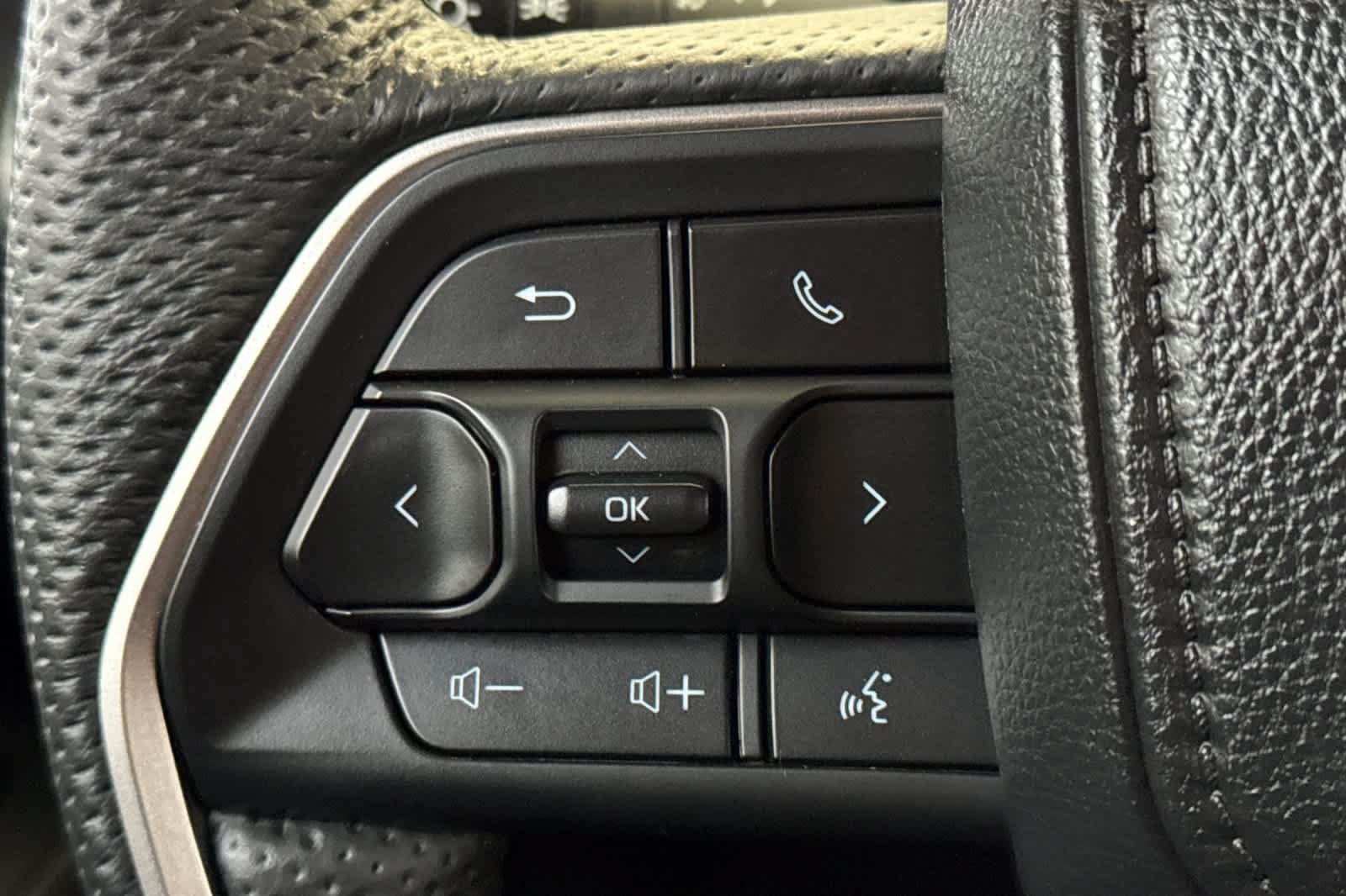 Used 2024 Toyota Tacoma TRD Off-Road w/ TRD Off Road Upgrade Package AWD/4WD image 25