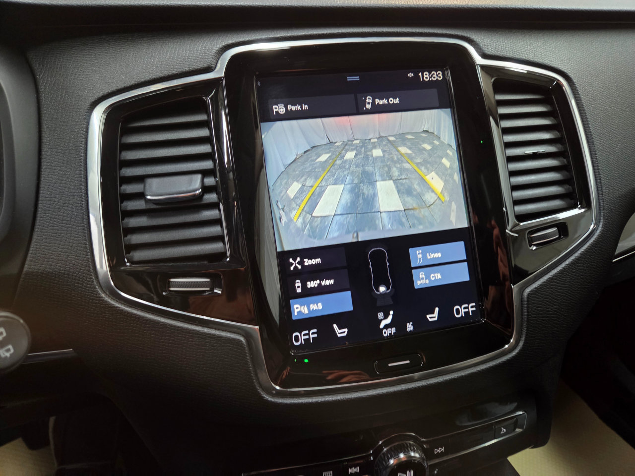 Used 2018 Volvo XC90 T6 Momentum w/ Convenience Package image 32
