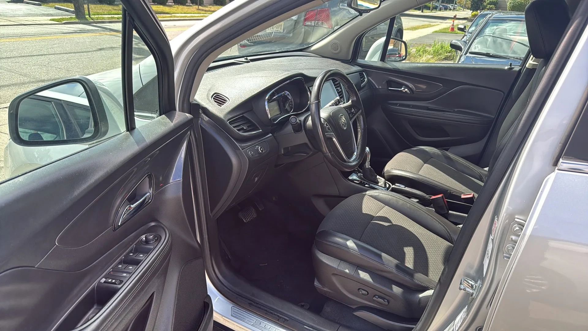 Used 2018 Buick Encore Preferred image 24