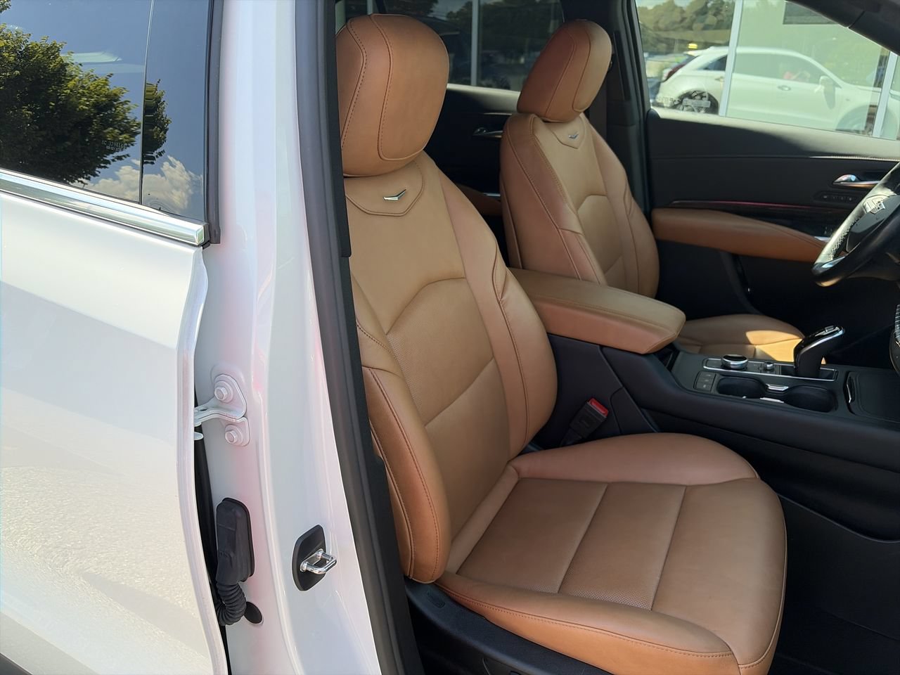 Used 2021 Cadillac XT4 Premium Luxury FWD image 36