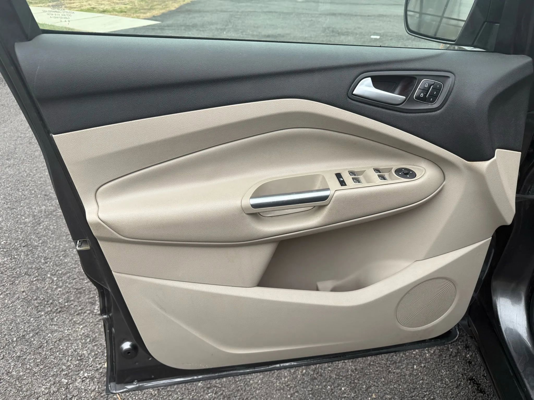 Used 2017 Ford Escape Titanium image 18