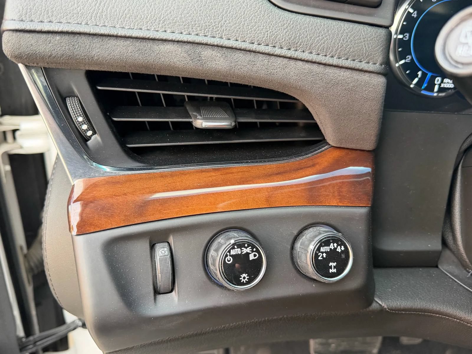 Used 2018 Cadillac Escalade ESV Luxury AWD/4WD image 15