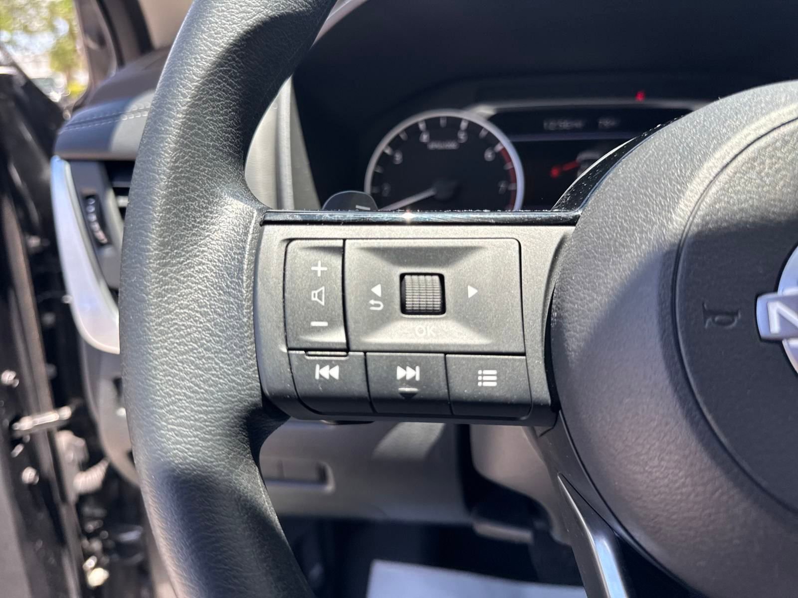 Certified 2023 Nissan Rogue SV image 14