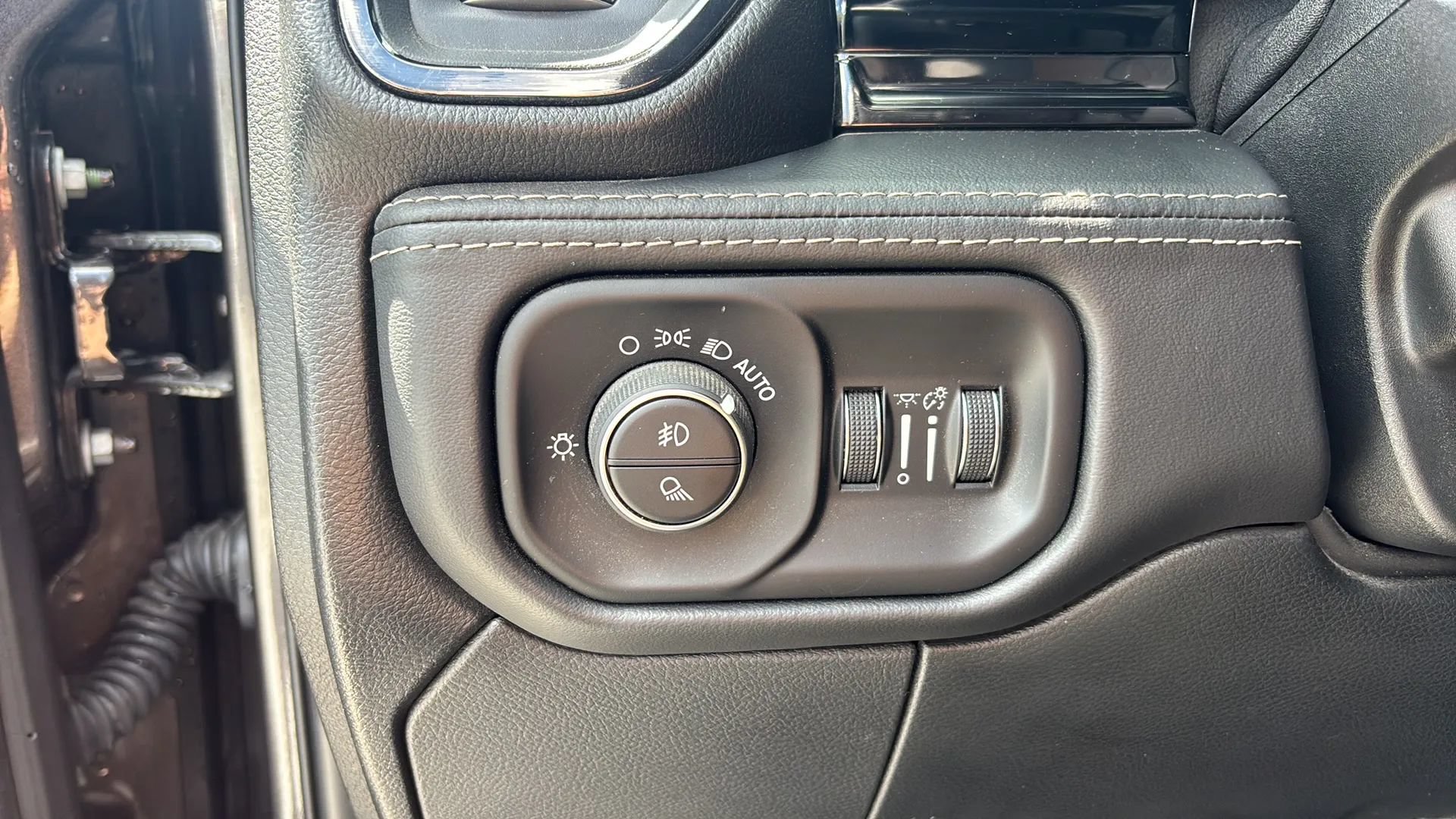 Used 2025 RAM 2500 Limited AWD/4WD image 25