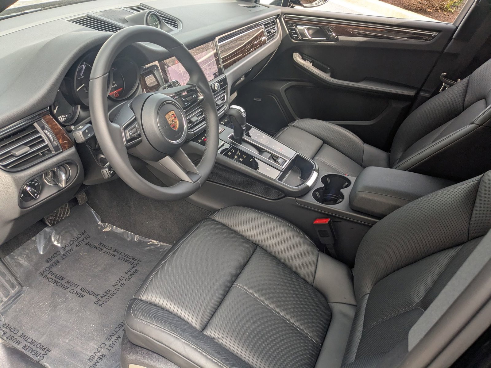 Certified 2026 Porsche Macan Turbo AWD/4WD image 4
