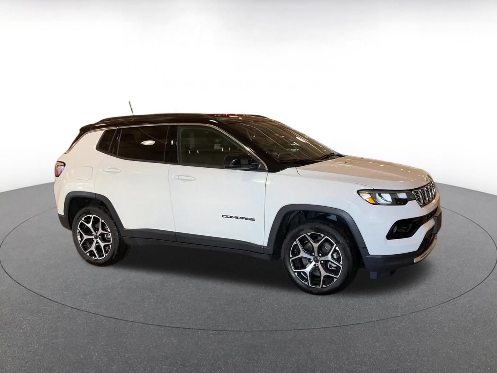 Used 2025 Jeep Compass Limited image 2