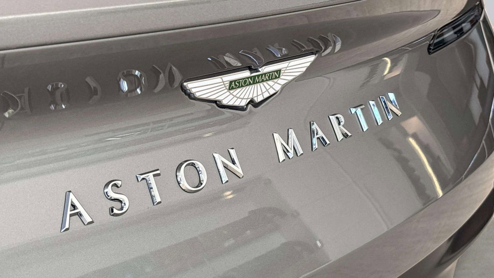 Used 2022 Aston Martin DB11 Coupe image 44