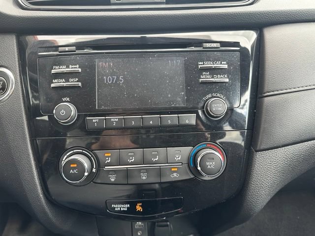 Used 2017 Nissan Rogue SV AWD/4WD image 24