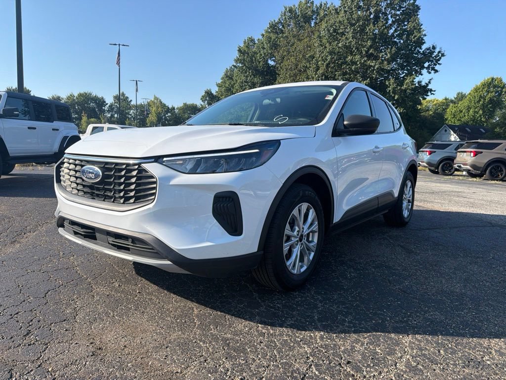 Used 2025 Ford Escape Active FWD image 3