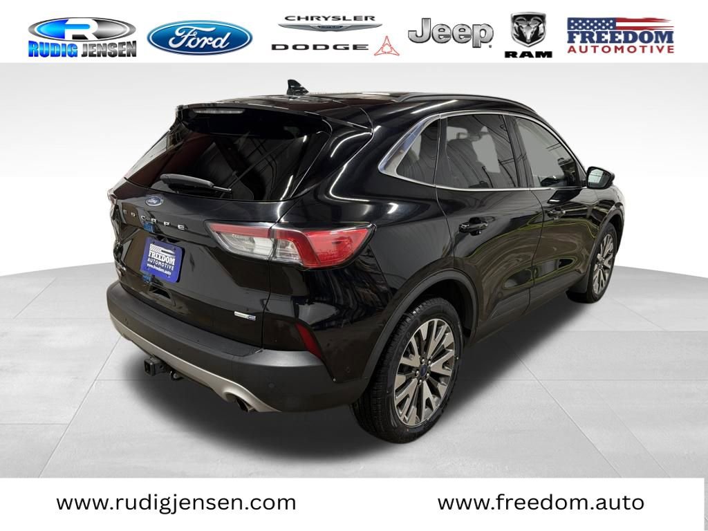 Used 2020 Ford Escape Titanium image 3