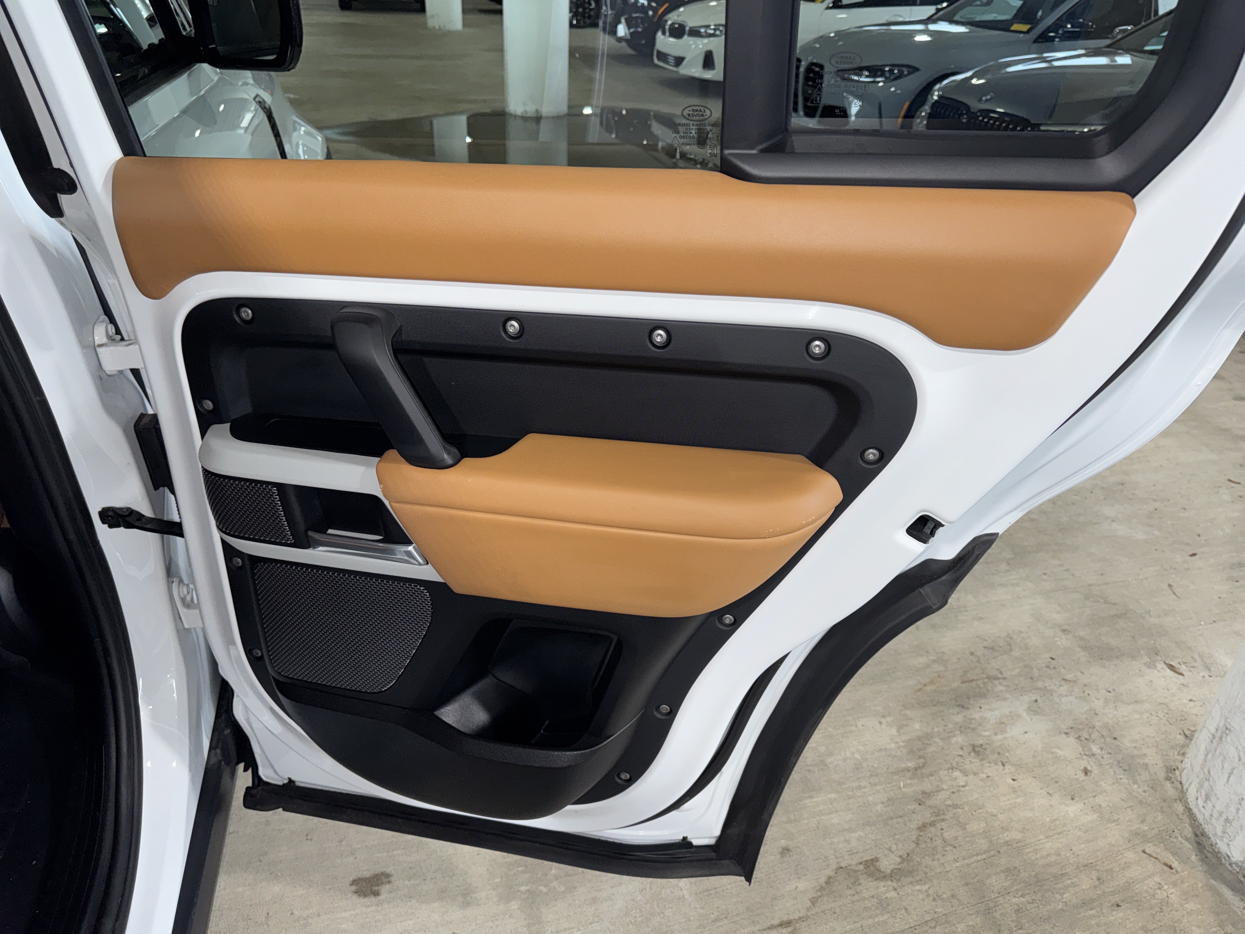 Used 2024 Land Rover Defender 110 SE AWD/4WD image 11