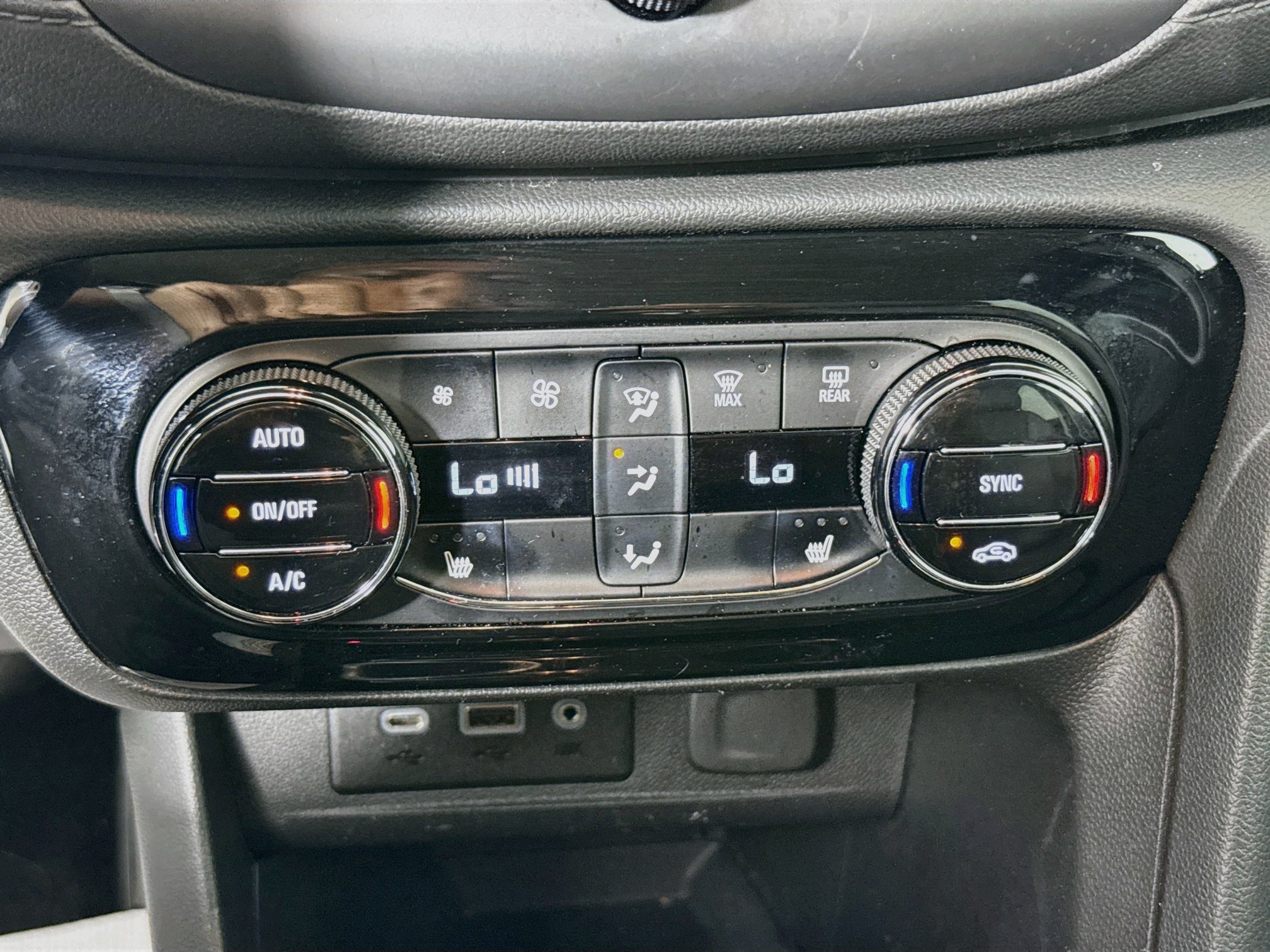 Used 2023 Buick Encore GX Select w/ Safety Package II AWD/4WD image 16