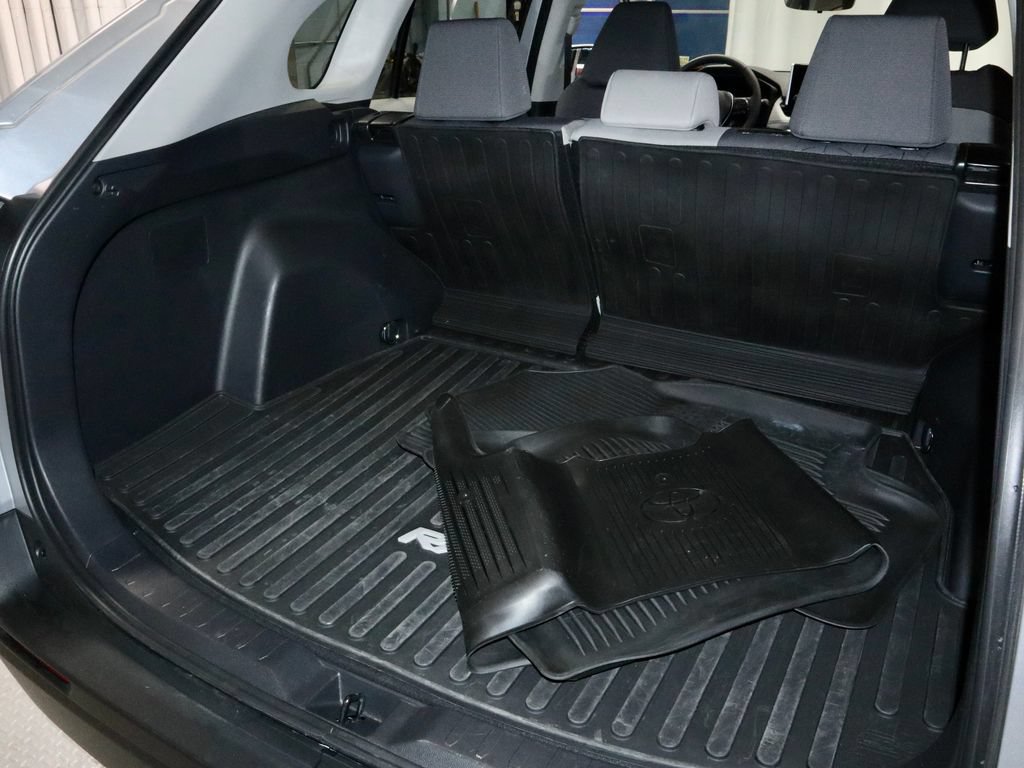 Used 2025 Toyota RAV4 XLE w/ Convenience Package AWD/4WD image 15