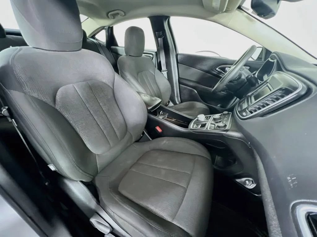 Used 2016 Chrysler 200 Limited FWD image 27