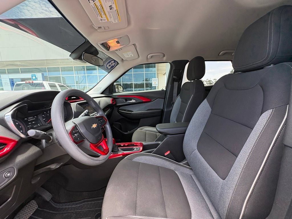 Used 2023 Chevrolet TrailBlazer LT FWD image 9