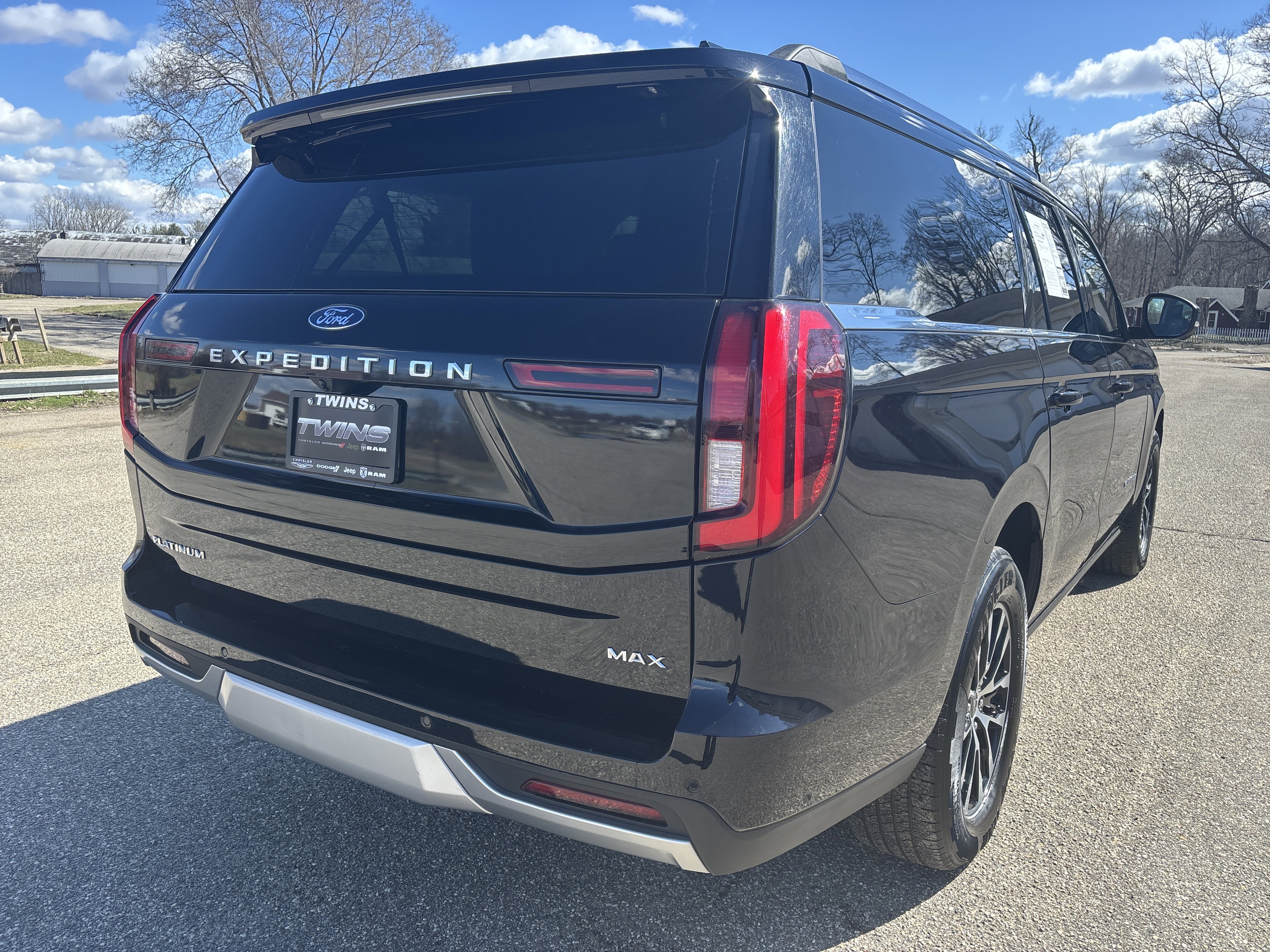 Used 2025 Ford Expedition Max Platinum AWD/4WD image 3