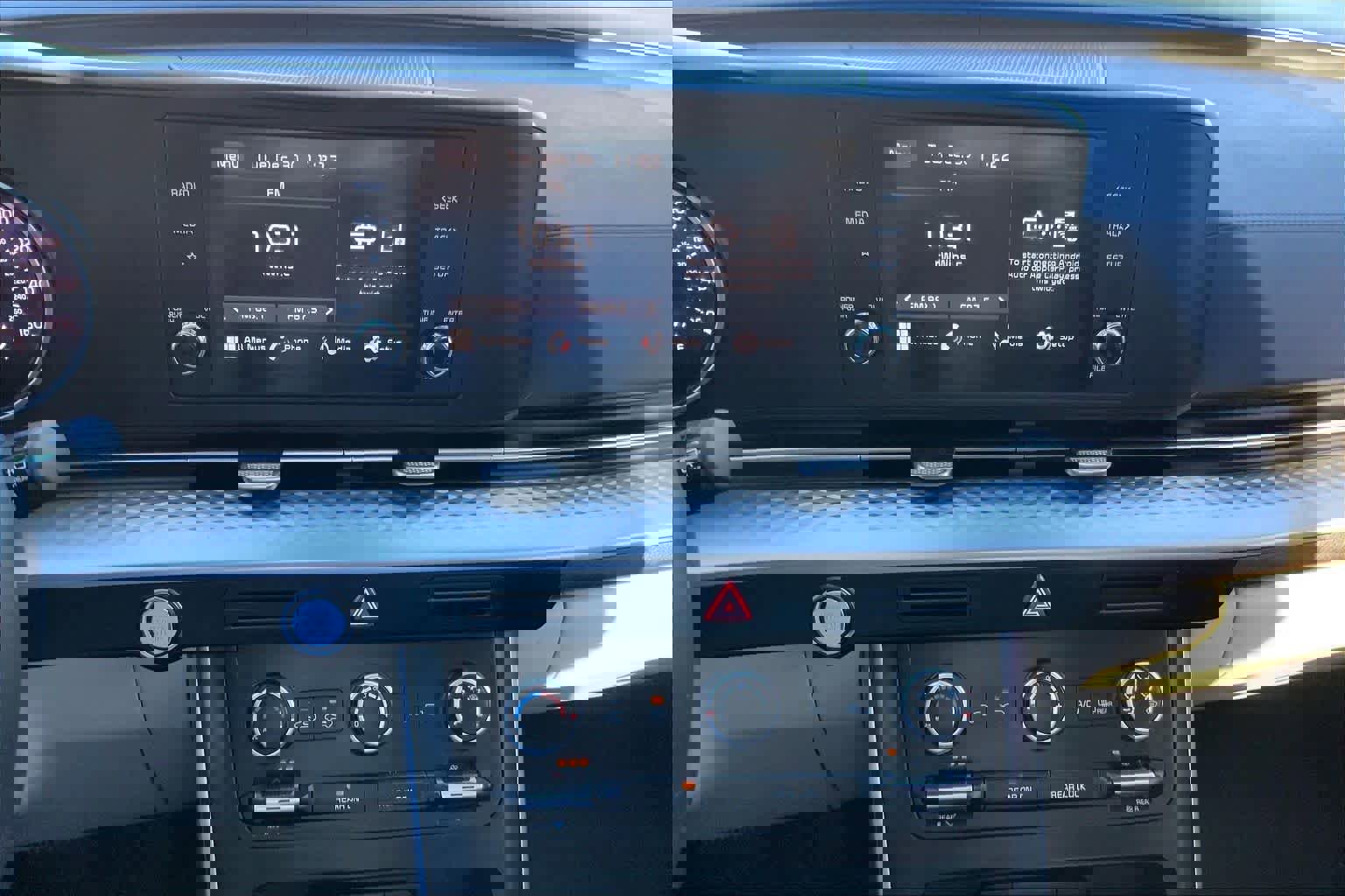 Used 2024 Kia Carnival LX image 31