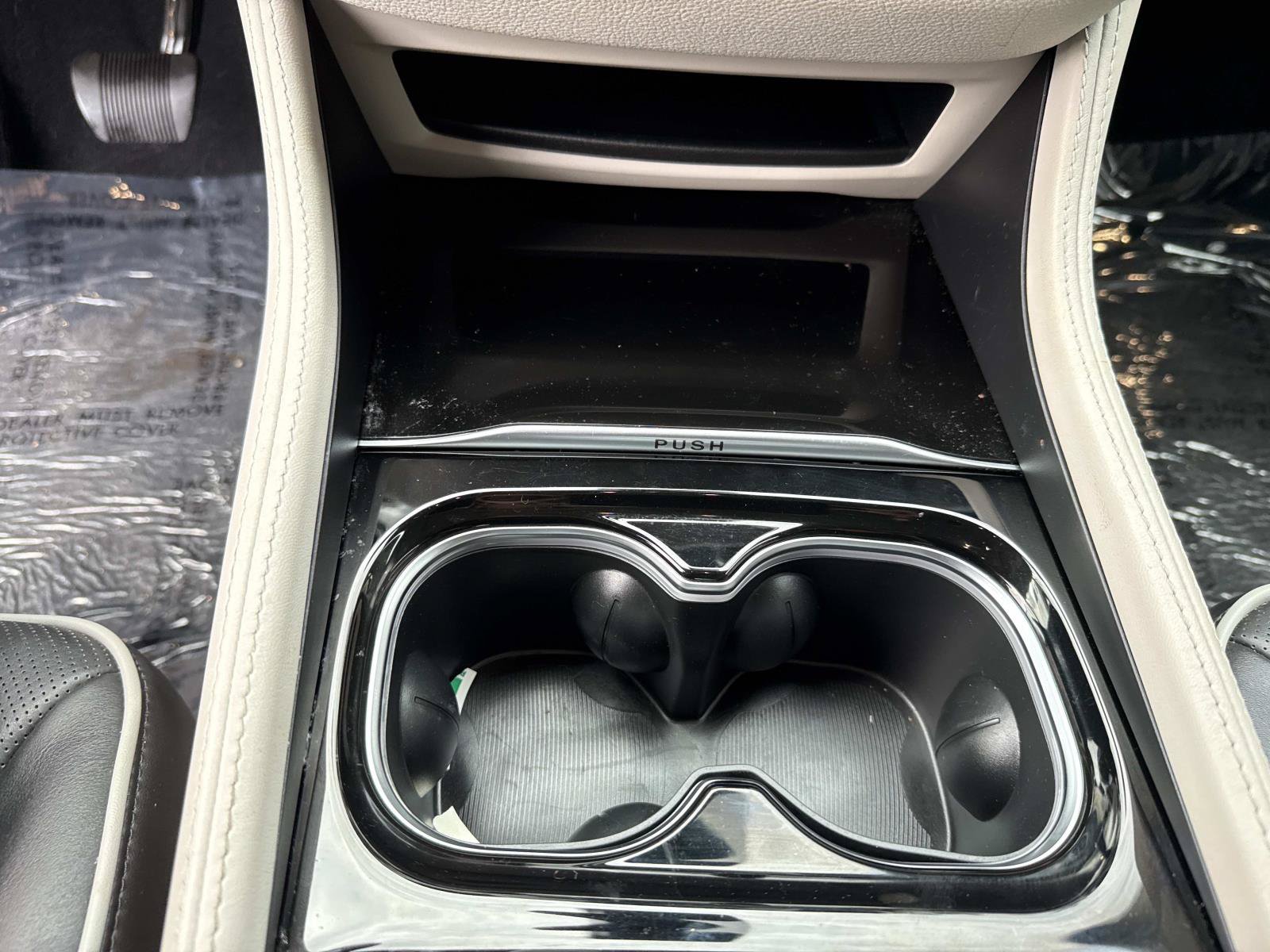 Used 2024 Chrysler Pacifica Limited FWD image 29