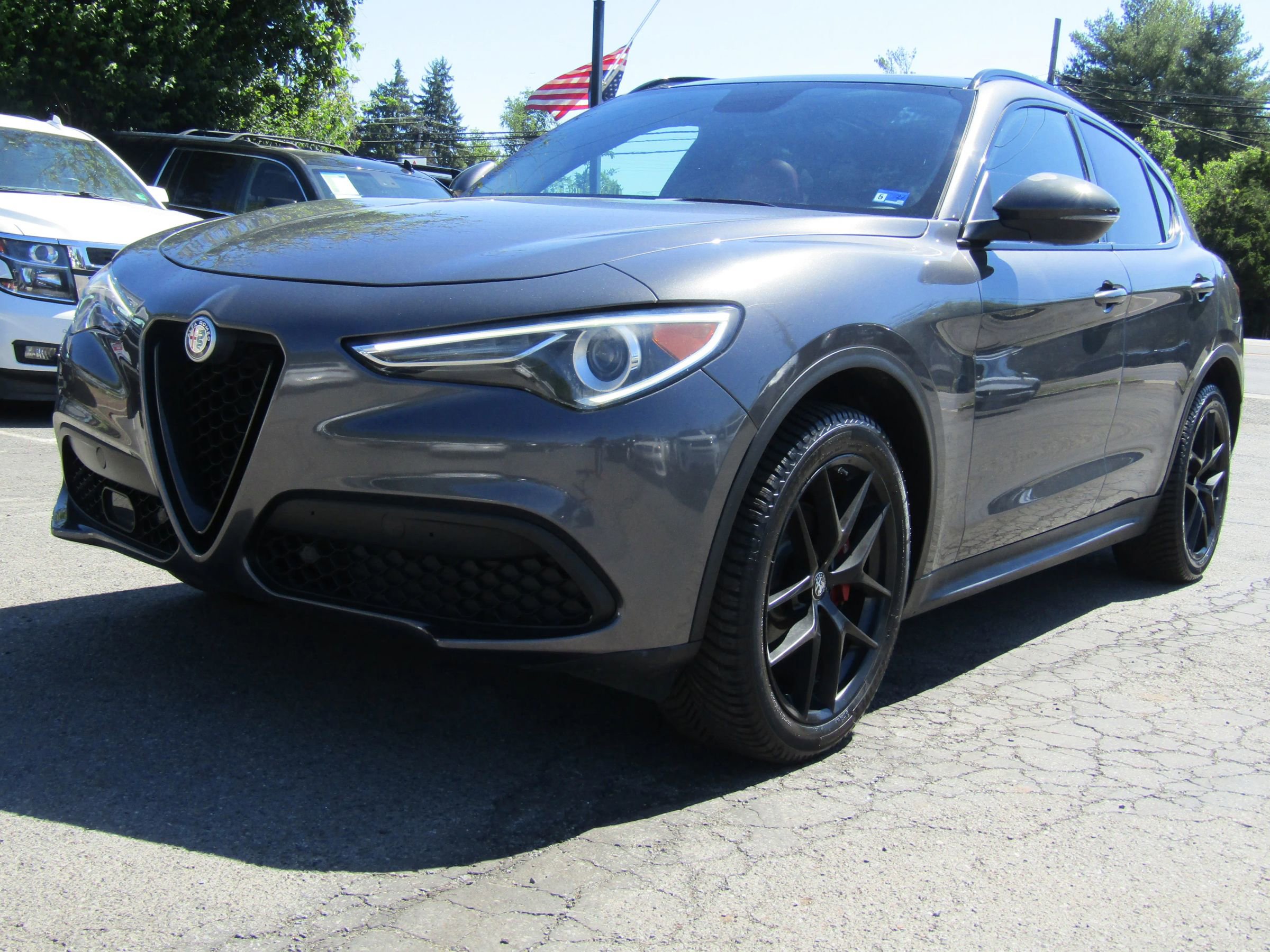 Used 2019 Alfa Romeo Stelvio Ti Sport w/ Quick Order Package 22S Sport AWD/4WD image 2