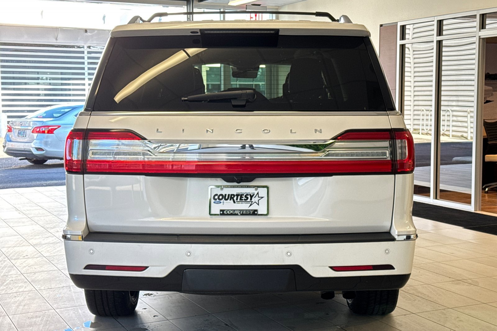 Used 2018 Lincoln Navigator L Reserve w/ Technology Package image 5